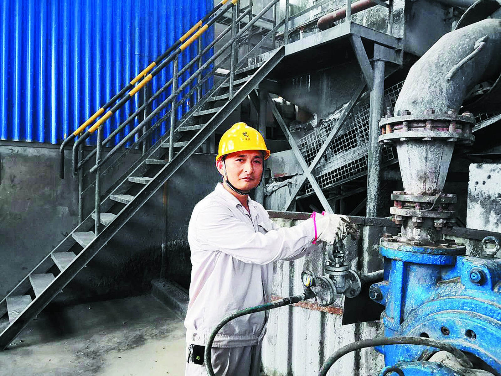 0入选冯万诚工作照s.jpg 0入选冯万诚工作照s.jpg